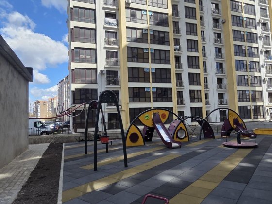 Терміново! Видова 2- кім. квартира з чорновим ремонтом , дуже близько до центру! Ивано-Франковск