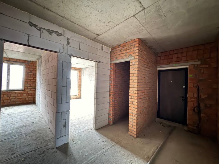 Без комісії! Велика 2 кімнатна квартира, двостороння. Зданий будинок. - фото 1