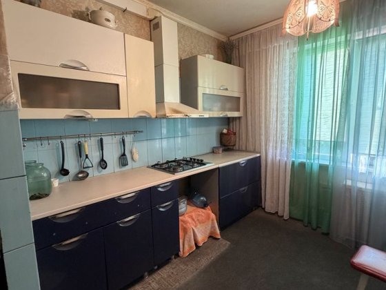 Продаж 4 кімнатна проспект Миру 26 . Кривой Рог