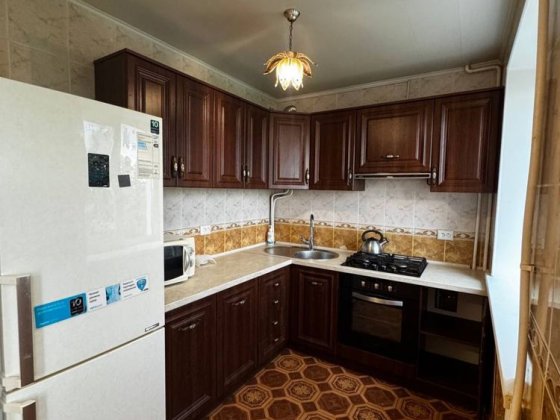 Продаж 3 квартири вулиця Футбольна, Довгинцево біля лікарні в приватному секторі, тиша буде. З ремон Кривой Рог