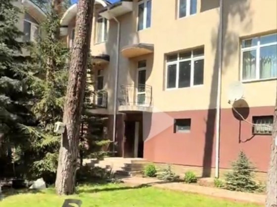 Продам 5к трирівневу квартиру з  гаражем  Парк Центральний Закритий двір Ирпень