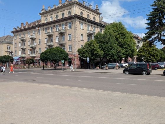 Продається ЕКСКЛЮЗИВНА 3кімнатна СТАЛІНКА в самому центрі міста Луцк
