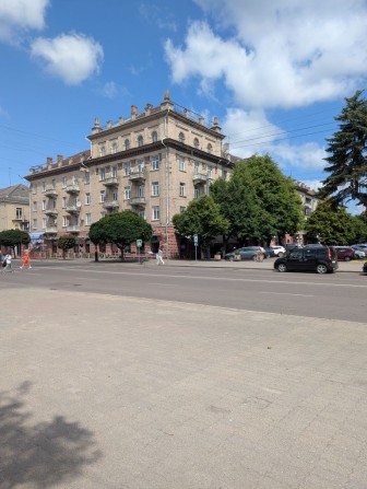 Продається ЕКСКЛЮЗИВНА 3кімнатна СТАЛІНКА в самому центрі міста - фото 1