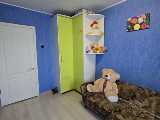 3 кімнатна  з меблями та технікою за приємною  ціною на 5-му Зарічному
