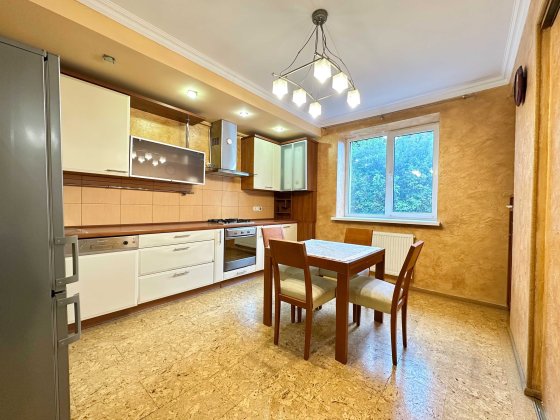Велика 3к. квартира 99 м2 у ЦЕНТРІ з ремонтом та меблями Ивано-Франковск