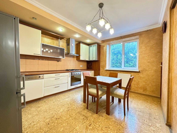 Велика 3к. квартира 99 м2 у ЦЕНТРІ з ремонтом та меблями - фото 1