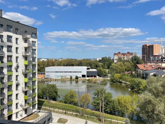 Продам шикарну 3к квартиру біля ОЗЕРА_Вигляд на озеро_Готова до ремонту. Івано-Франківськ