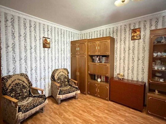 Продаж 4-х кімн. квартири, 2 поверх. Вечірній 10