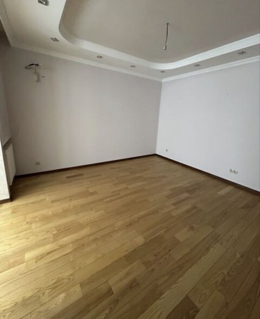 Продається 2-х к. квартира в центрі - фото 1