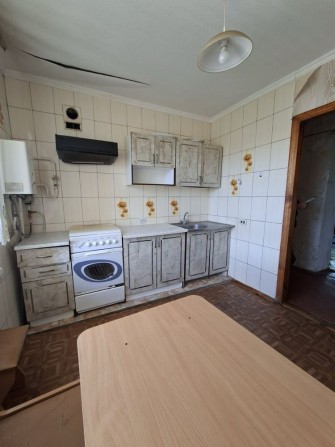 Продам велику 4 кімнатну квартиру в місті Ірпінь в житловому стані і мебльована! Мінімальне оформлен - фото 1