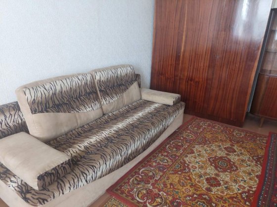 КРЕС Монастирська Продаю 1 кімнатну квартиру по Глеюватській, є балкон і техповерх, просторо. Ще нов Кривой Рог