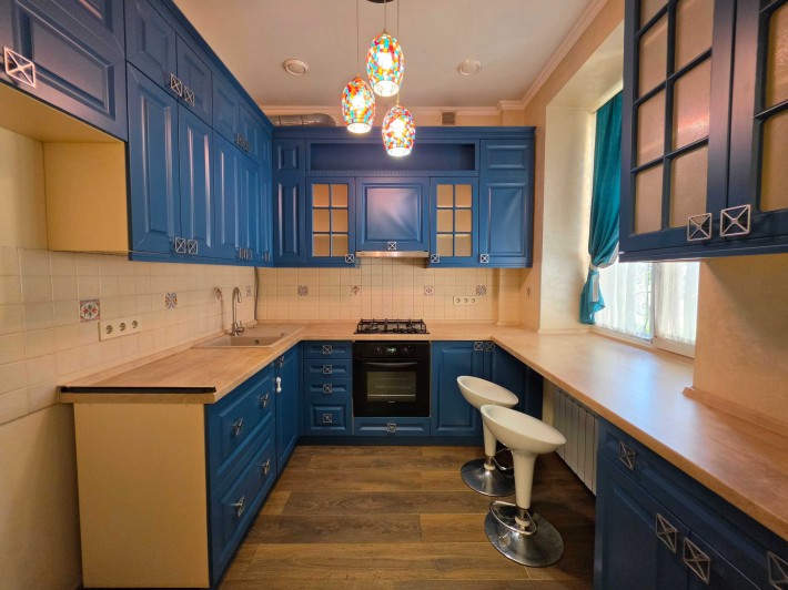 Продажа 3-комнатной сталинки после капитального ремонта, пр. Мира - фото 1
