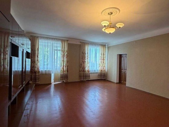 Продам 4 кімнатну квартиру з автономним опаленням по вулиці В. Зінченка Кривой Рог