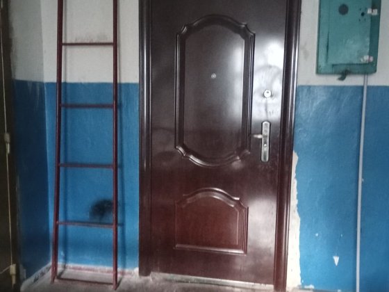 Продаю 2- х комнатная Сталину 41.8кв