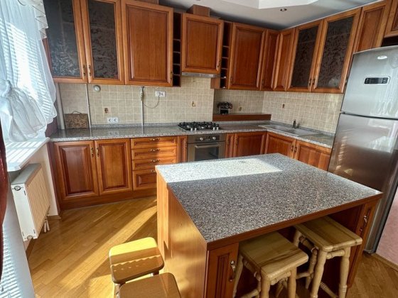 Продаж 2 к квартира з ремонтом 107 м/кв в р-ні  Порт Сіті, вул.Чорновола Луцк