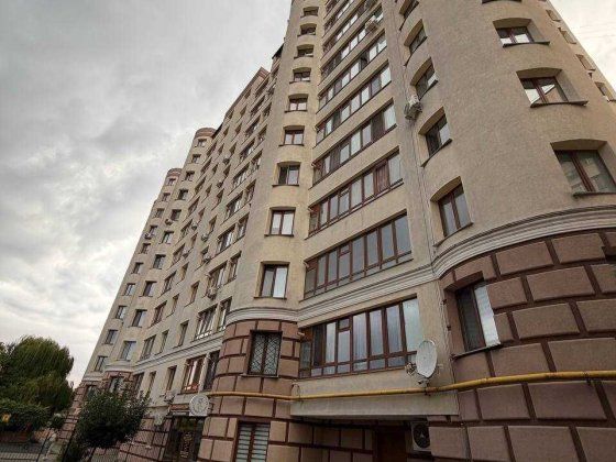 Ексклюзив в нерухомості  1к У ЖК Рауш центр  будинок в якому ніколи не продаються квартри! Хмельницкий