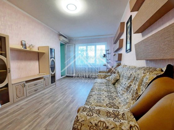 Продаж просторої 3-кімнатної квартири з ремонтом та меблями (мкр. Гірницький)