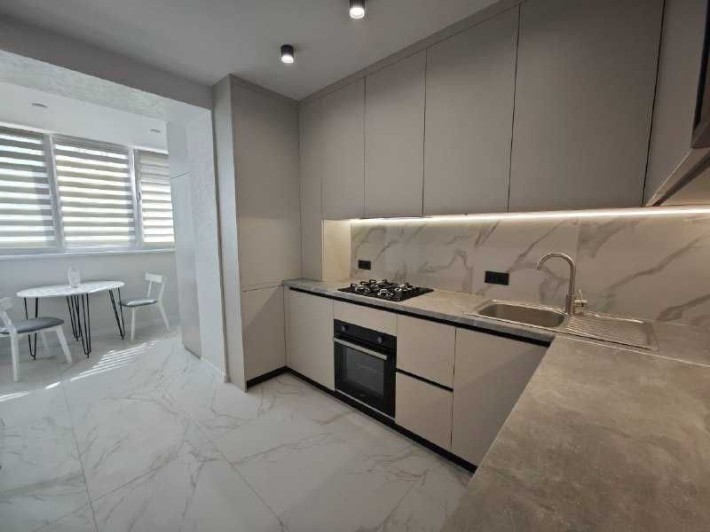 У продажу класна 1к квартира в новобудові з ремонтом! Поспішайте ід 43559 - фото 1