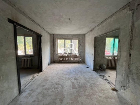 Продаж трикімнатної квартири під ремонт мкрн. Сонячний Кривой Рог