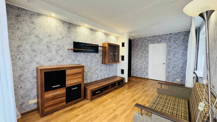 Продаж 3-кімн квартири по вул. Космонавтів (поруч В. Великого) - фото 1