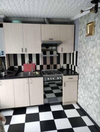 Продам квартиру з власним двором ! - фото 1