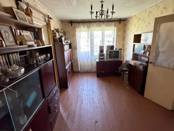 Продається 3 кімнатна квартира в металургійному районі . Кривой Рог