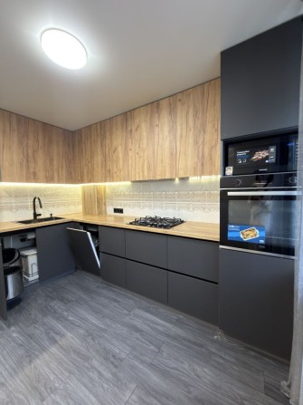 Продаж 3к квартири біля Центру з ремонтом - фото 1