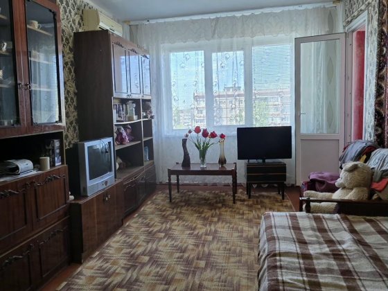 Р-н Ювілейний, Співдружності, 3х кімнатна 9/10 Кривой Рог