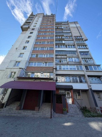 Продам дуже гарну квартиру в чудовій локації , поруч все необхідне - фото 1