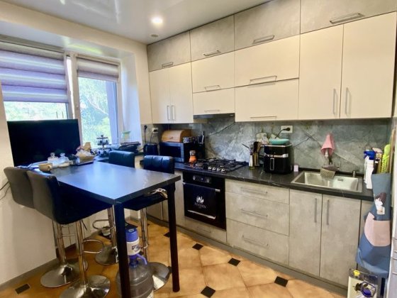 Продам 3-и кімнатну квартиру в районі кільця 44 кварталу Кривой Рог
