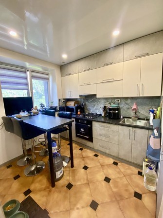 Продам 3-и кімнатну квартиру в районі кільця 44 кварталу - фото 1