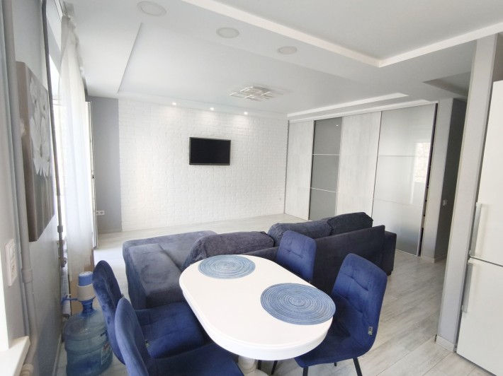 Продам квартиру на Роменській з якісним ремонтом, меблями та технікою - фото 1