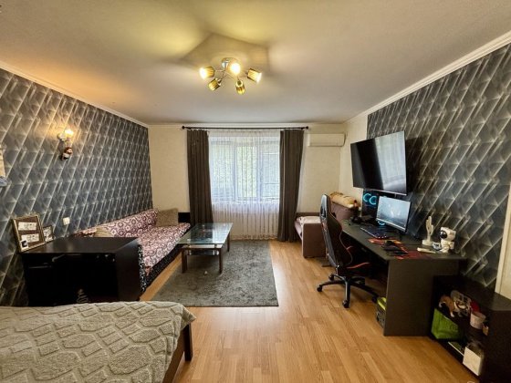 Простора 1-к квартира 50 м² (можна в 2-к), вул. Олександра Бідного Полтава