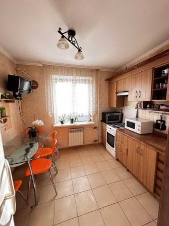 Гарна 3х кімнатна квартира на Озерній (вул.П.Мирного), 5й поверх, 75м2 - фото 1