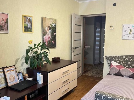 Продаж 3к квартири в цегляному будинку н/п з меблями та технікою Хмельницкий