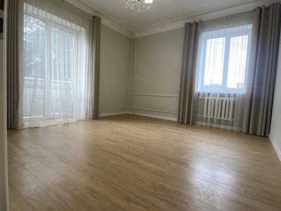 3-кімнатна сталінка в ЦЕНТР, закритий двір Ровно