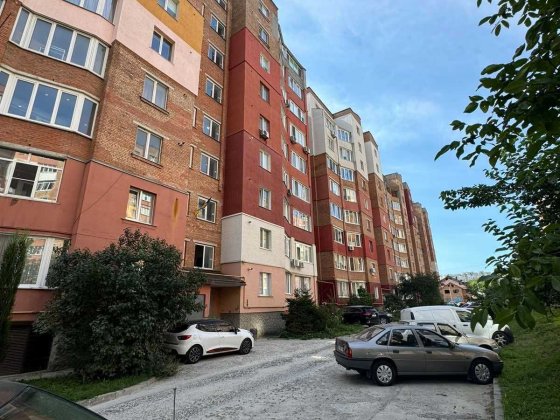 35464 ГАРЯЧА ЦІНА! ВЕЛИКА ДВОПОВЕРХОВА КВАРТИРА НА ВИСТАВЦІ! Хмельницкий