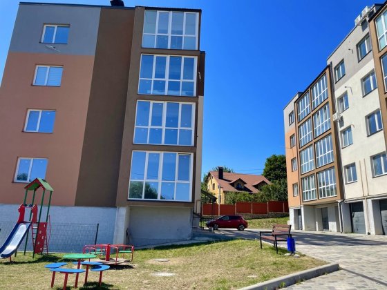 Продаж квартири 112 м.кв. із земельною ділянкою Тернопіль