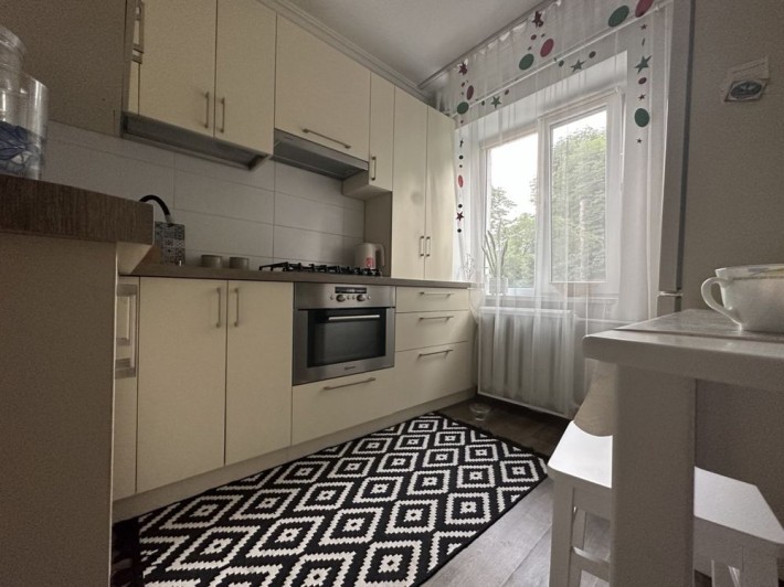 Продаж 2-кімнатної квартири  поблизу центру - фото 1