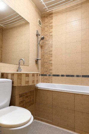 Продам 2-кімнатну квартиру з ремонтом в цегляному будинку. Центр міста - фото 1