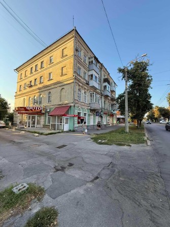 2к квартира Центр міста в жилому стані велика квадратура Цегла - фото 1
