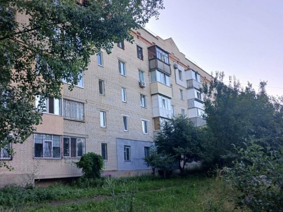 Трьох кімнатна квартира у цегляному будинку 4 поверхх Сумы