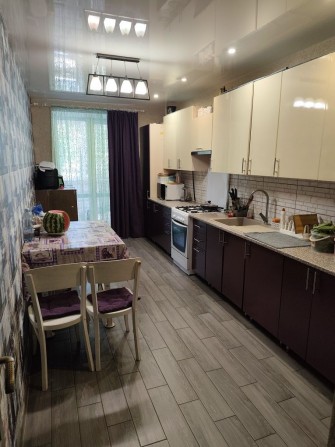 Продам 2-к. квартиру на першому поверсі з автономним опаленням ! - фото 1