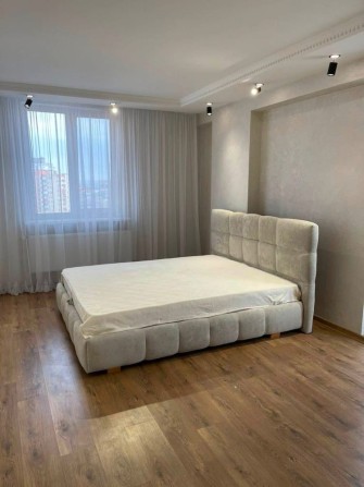 Продаж 3 кімнатної квартири  з ремонтом в новобудові - фото 1