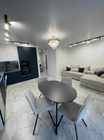 Продаж 2 кімнатної квартири на проспекті Злуки з ремонтом - фото 1