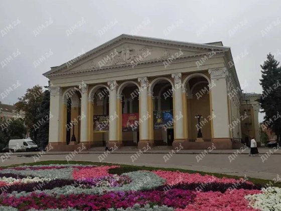 Трикімнатна квартира з видом на театр Гоголя Полтава