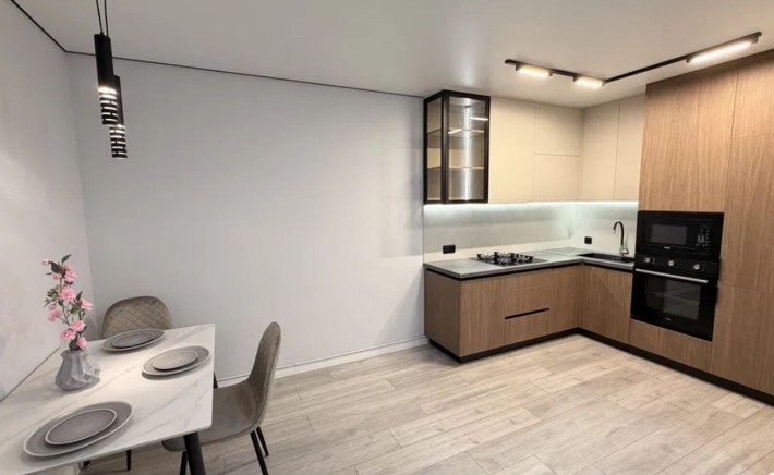 Продаж 2к квартири, 58 кв.м., вул. Київська - фото 1