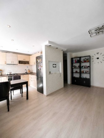Продаж 3 кім.кв. з ремонтом 60 м.кв у цегляному будинку по вул.Сечових Стрель.ців - фото 1