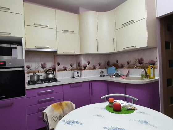 Продам двокімнатну  квартиру. 2 поверх в 9-ти поверховому будинку на 2 Таврійському м-ні Херсон