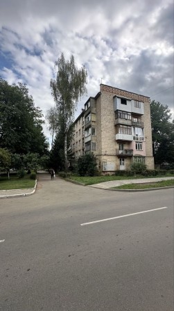 Продаж; Чернівці; Квартира; 3 кімнати; біля парку; без ремонту; - фото 1